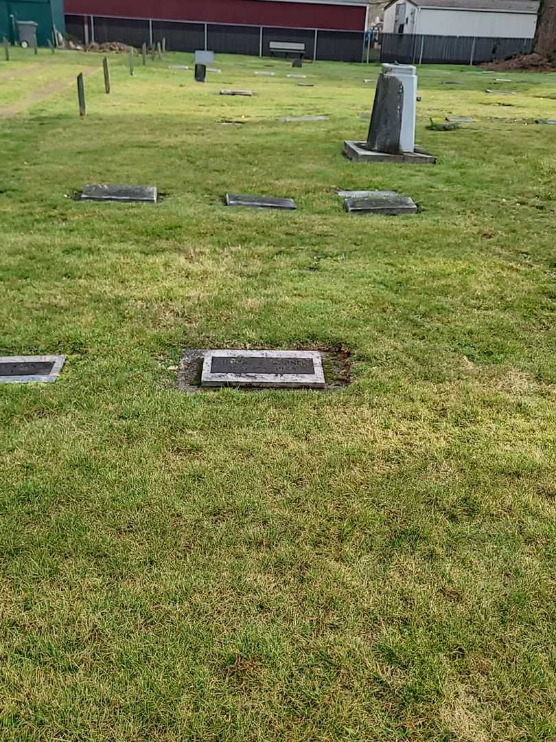 Hubert F. Warner's grave. Photo 1