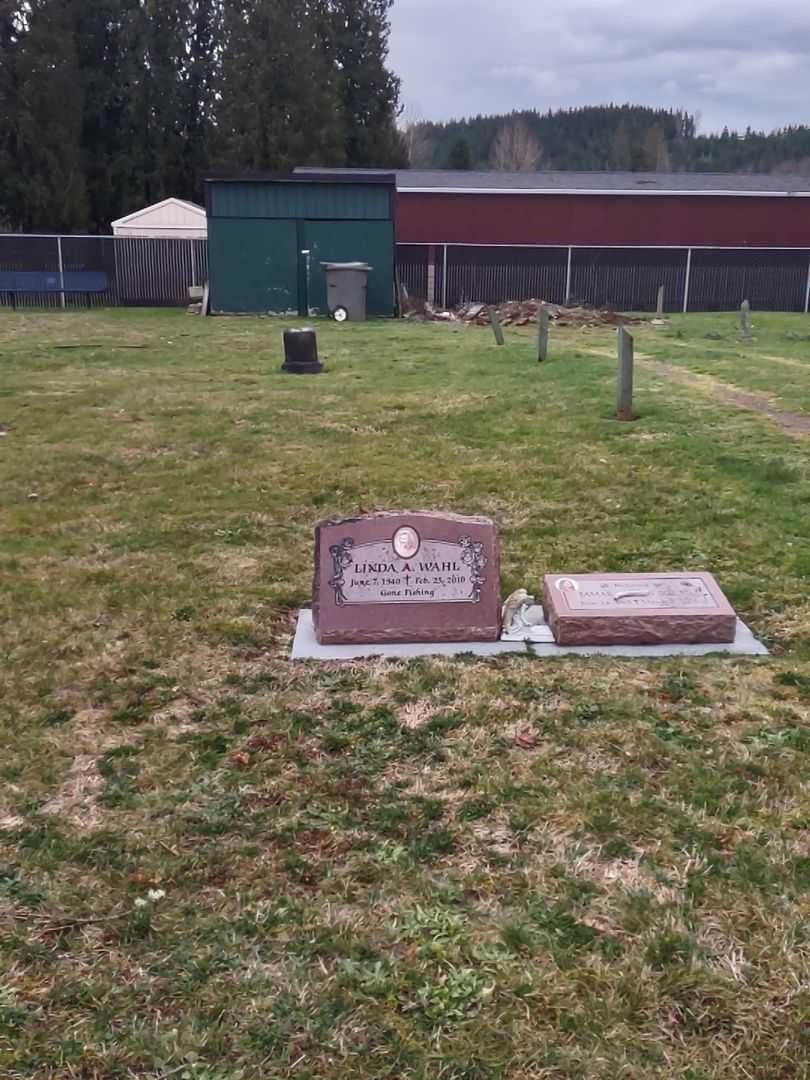 Linda A. Wahl's grave. Photo 1