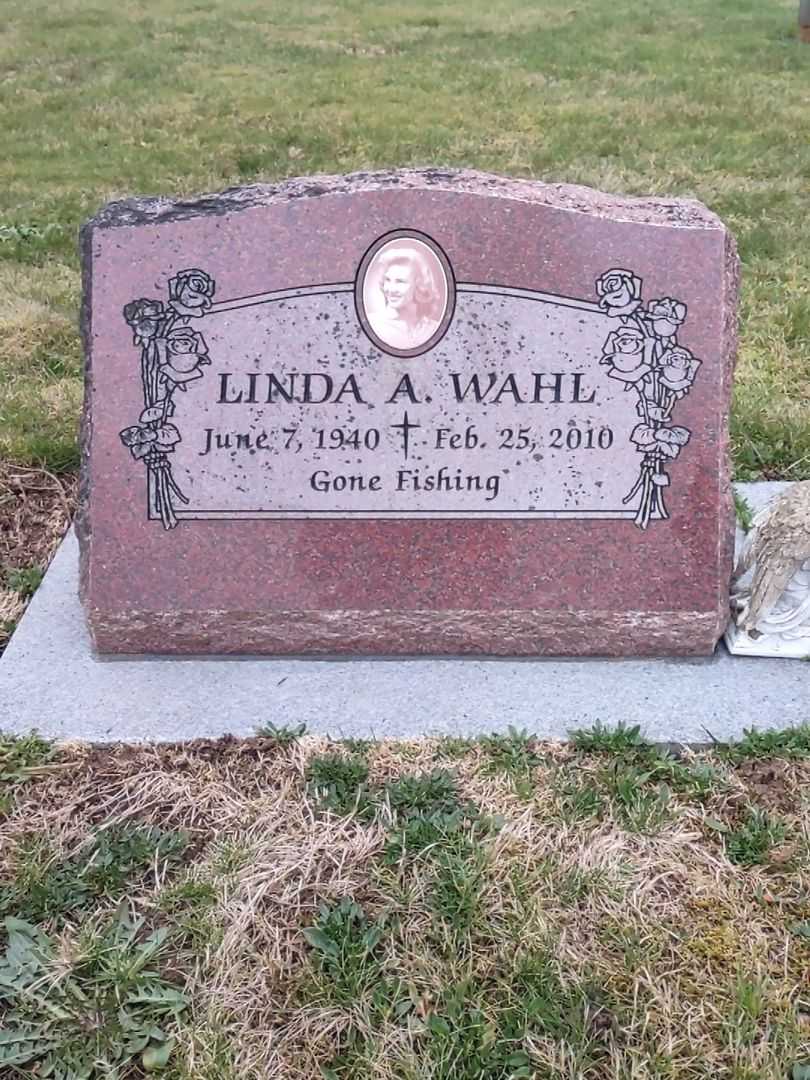 Linda A. Wahl's grave. Photo 2