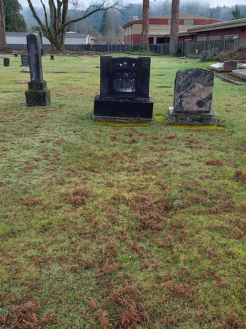 Jennie Naslund Brown's grave. Photo 1