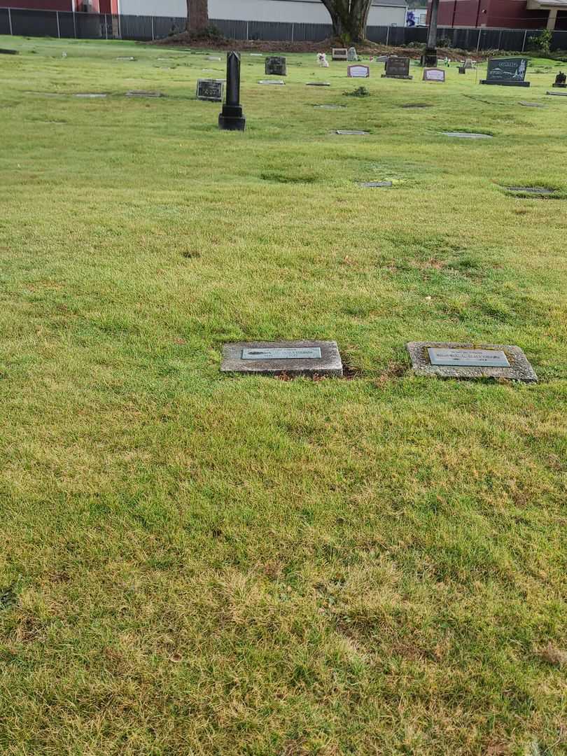 Godfrey E. Halverson's grave. Photo 2