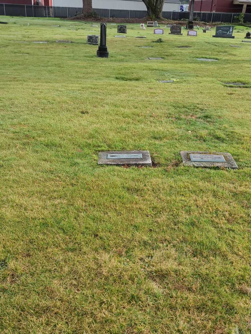 Godfrey E. Halverson's grave. Photo 1