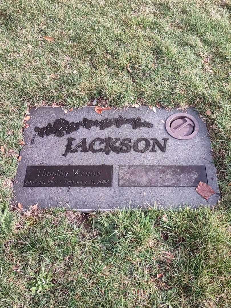 Timothy Vernon Jackson's grave. Photo 1