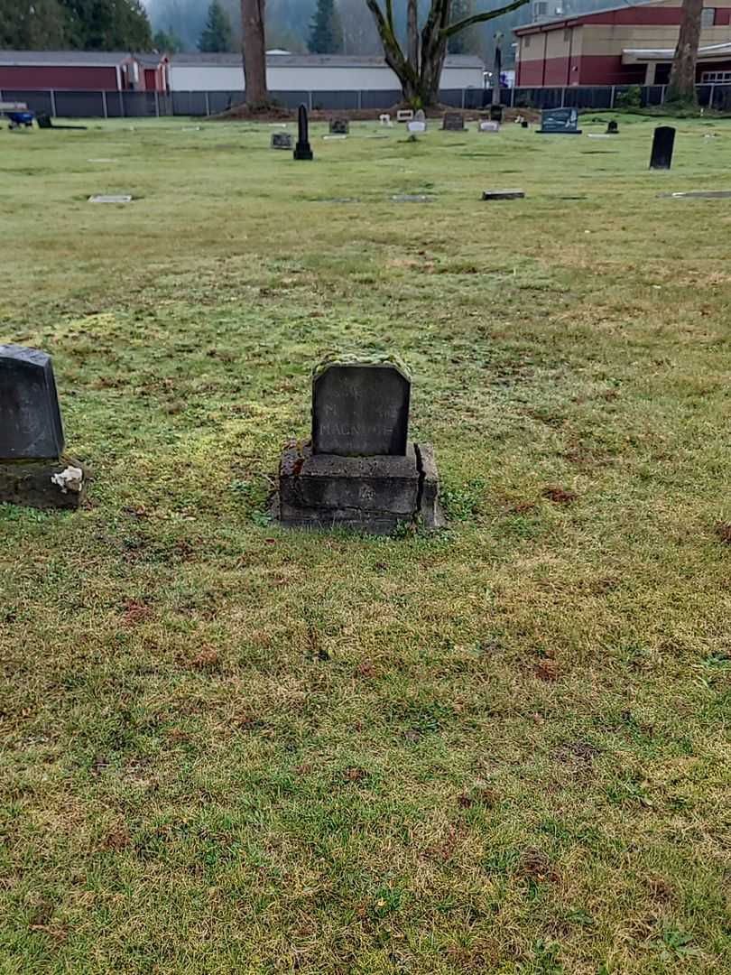 Baby Magnochi's grave. Photo 2