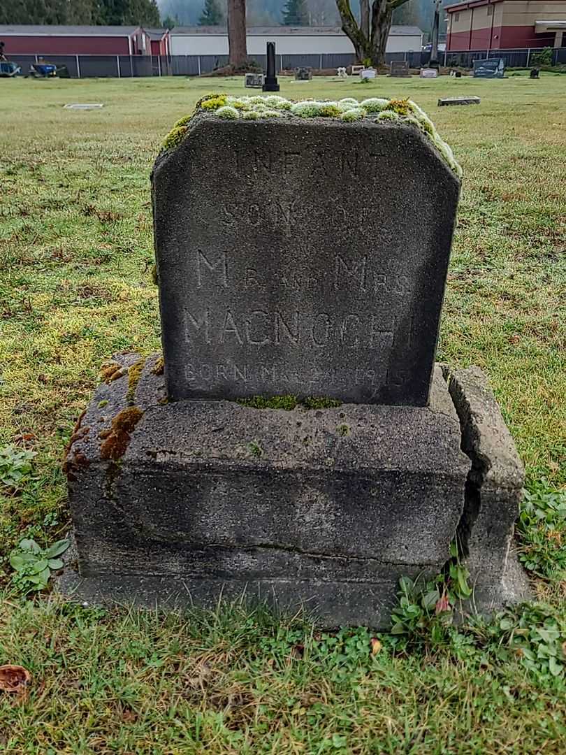 Baby Magnochi's grave. Photo 1