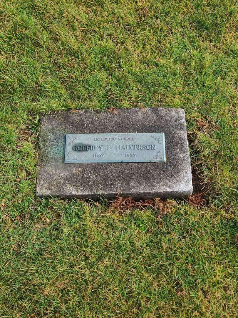 Godfrey E. Halverson's grave. Photo 1