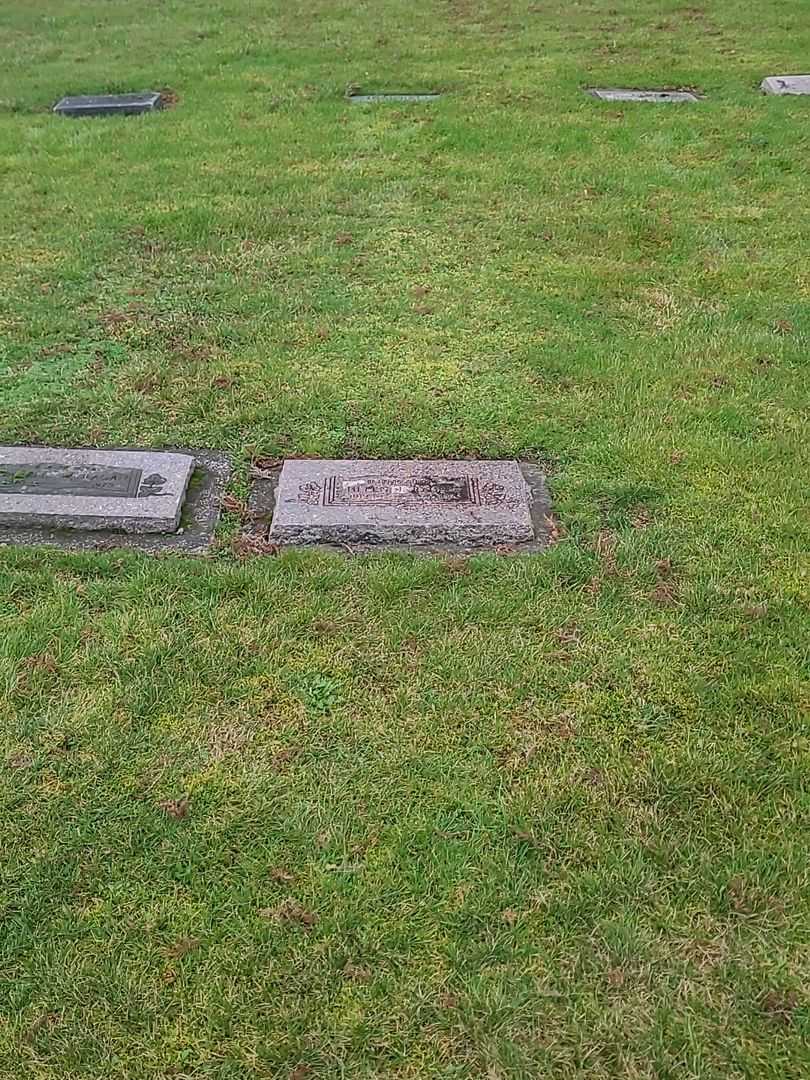 Helen J. Ragan's grave. Photo 1