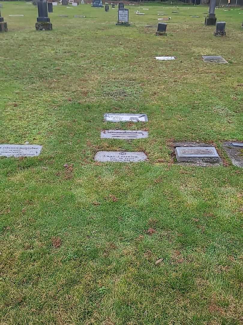 Helen Louse Patrick's grave. Photo 6