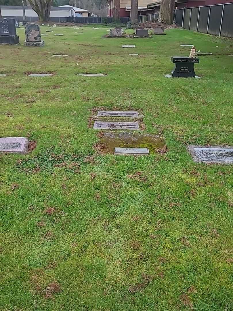 Earl Orme's grave. Photo 1