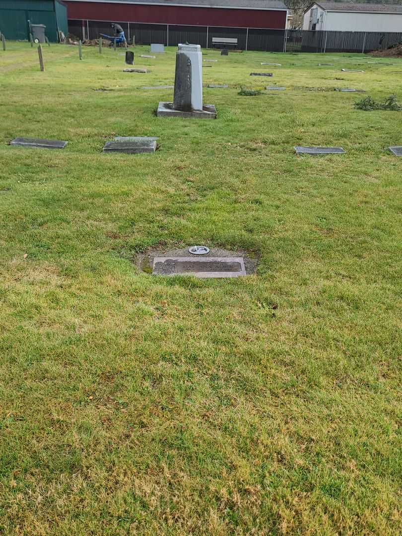Mae Ann Albee's grave. Photo 2