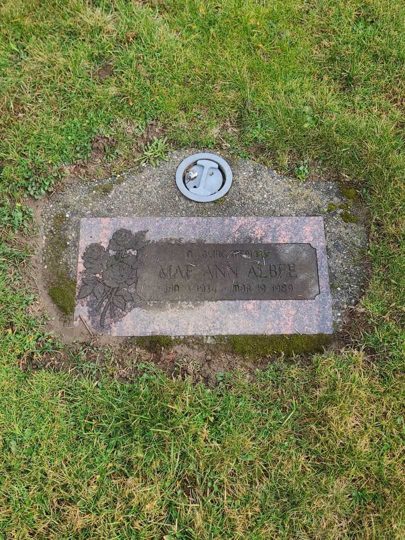 Mae Ann Albee's grave. Photo 1
