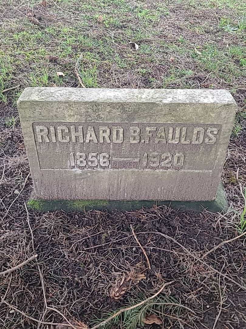 Richard B. Faulds's grave. Photo 2