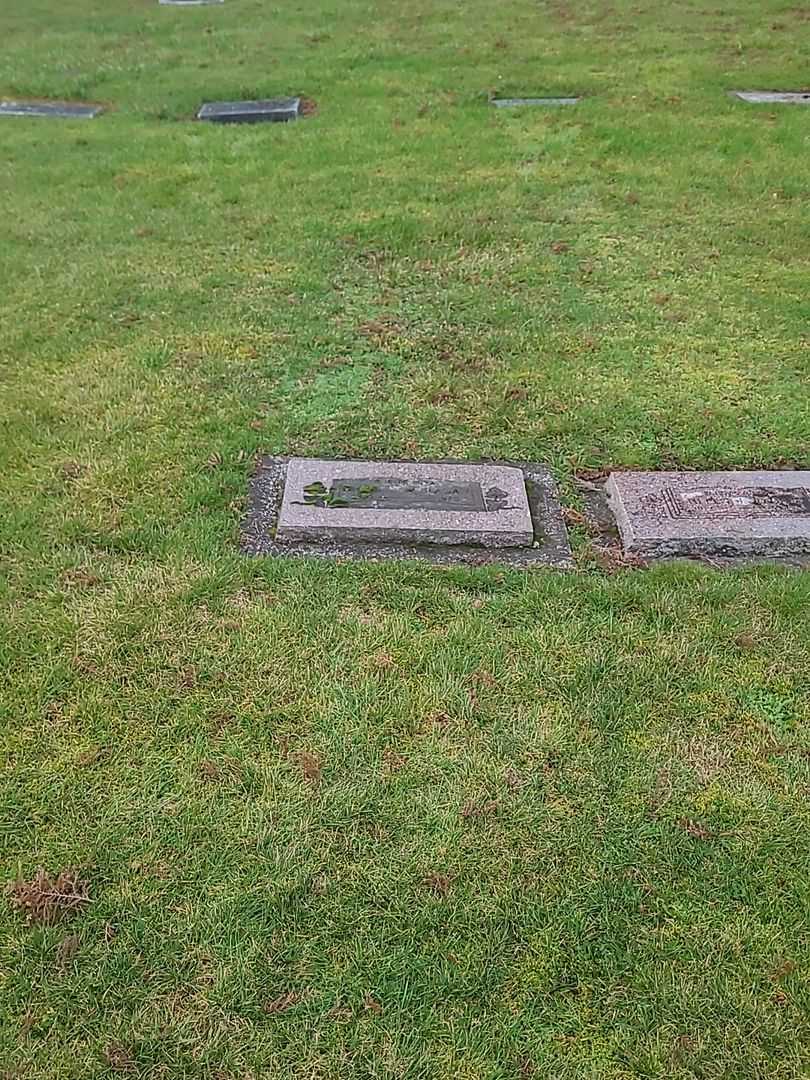 Darell W. Ragan's grave. Photo 1