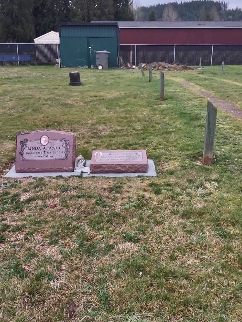 Linda A. Wahl's grave. Photo 3