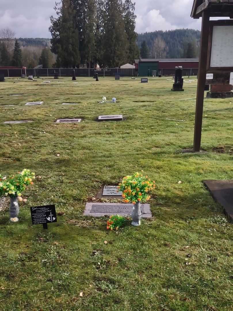 Lowell F. "Sonny" Parks's grave. Photo 2