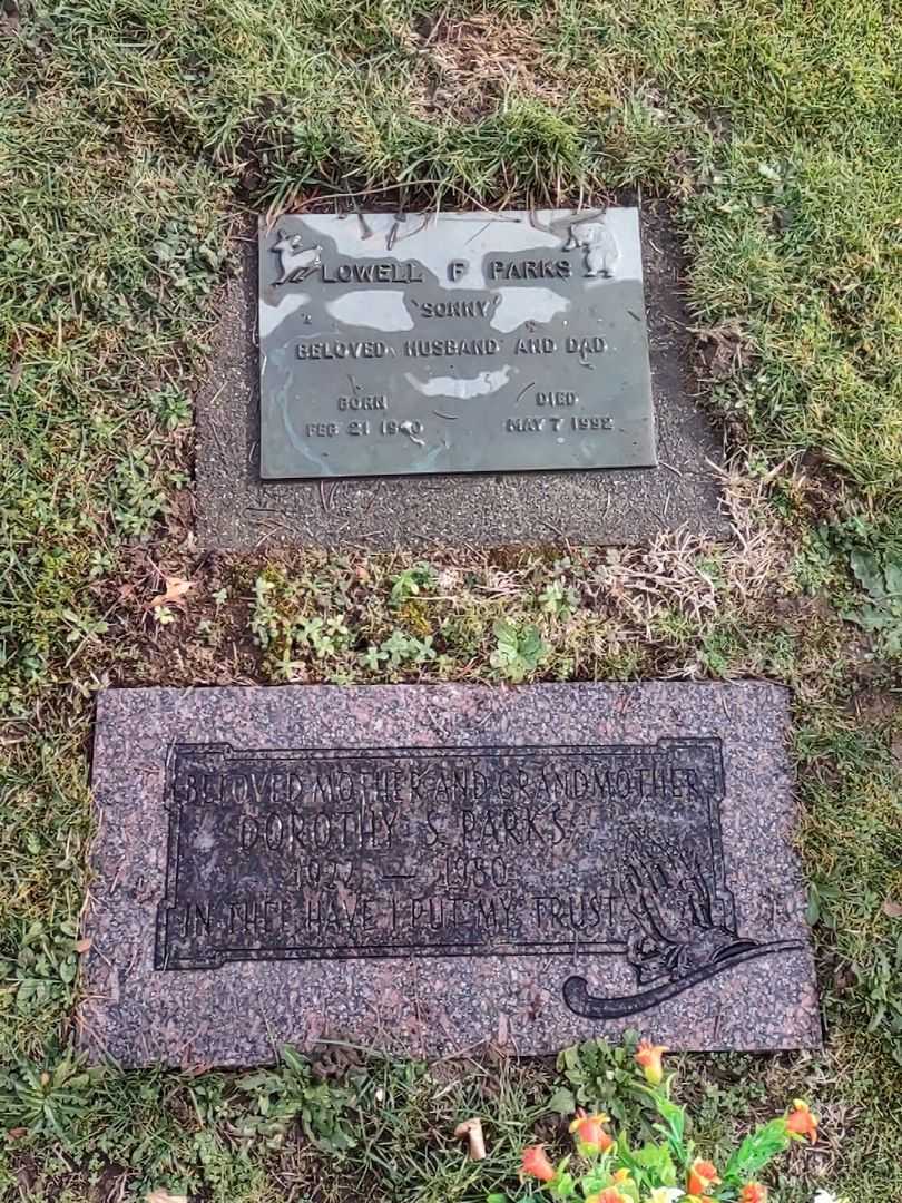 Lowell F. "Sonny" Parks's grave. Photo 4