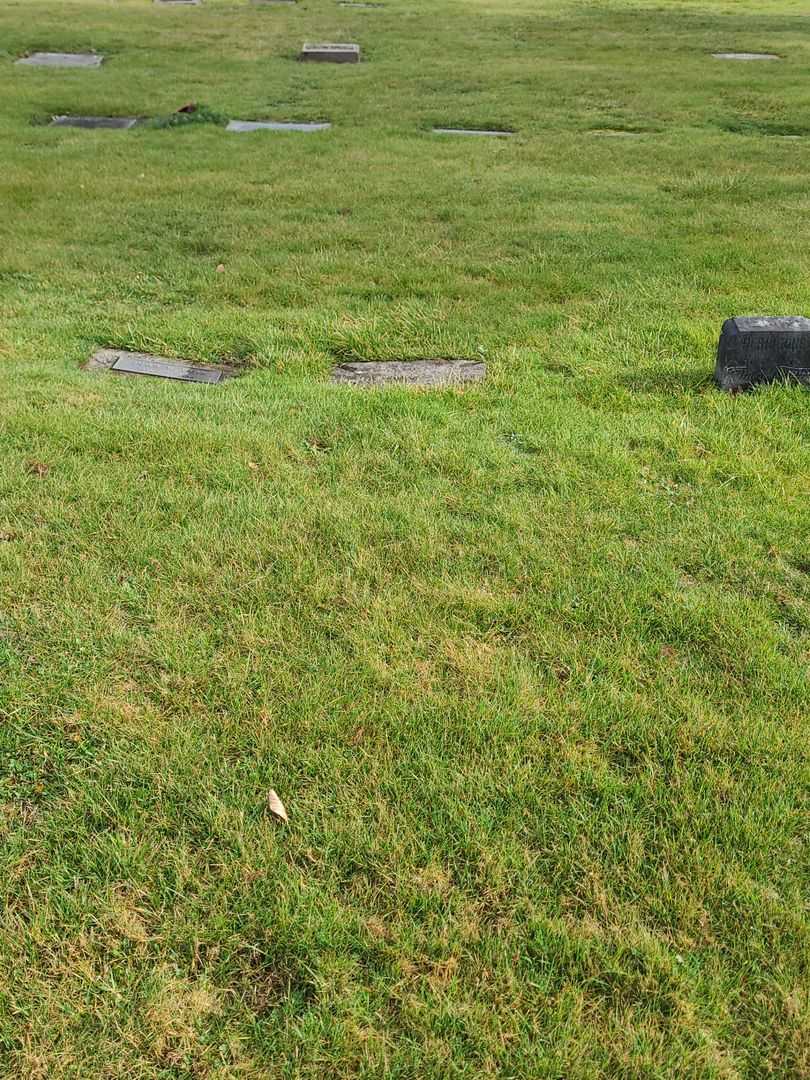 John Elmore's grave. Photo 2
