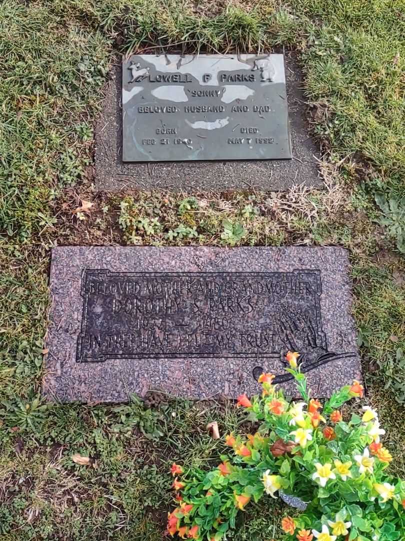 Lowell F. "Sonny" Parks's grave. Photo 2