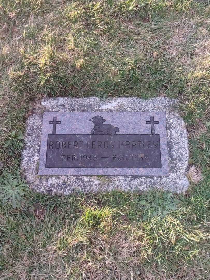 Robert Leroy Hartley's grave. Photo 3