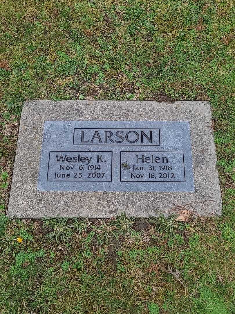 Helen S. Larson's grave. Photo 1