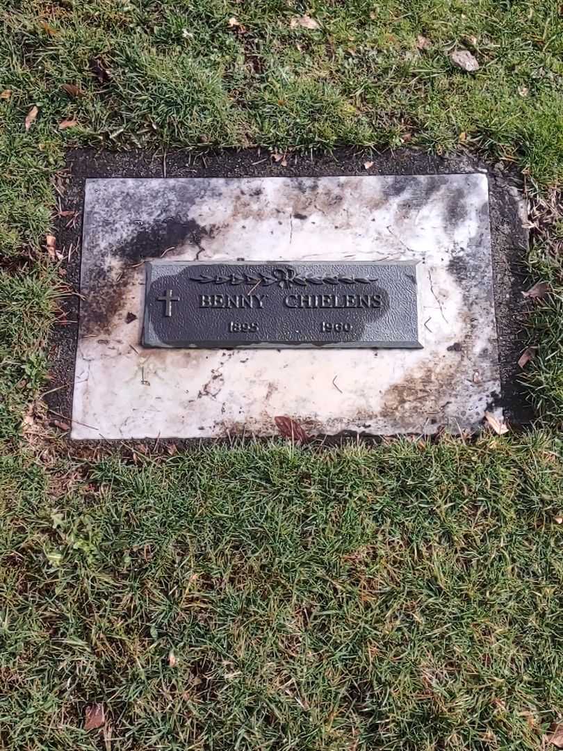 Benny Chielens's grave. Photo 1