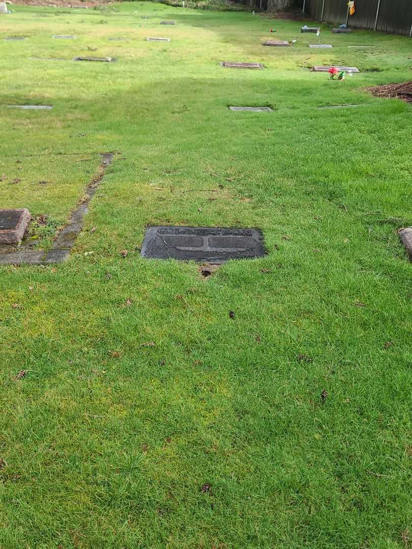 Frances M. Gilbertson's grave. Photo 1