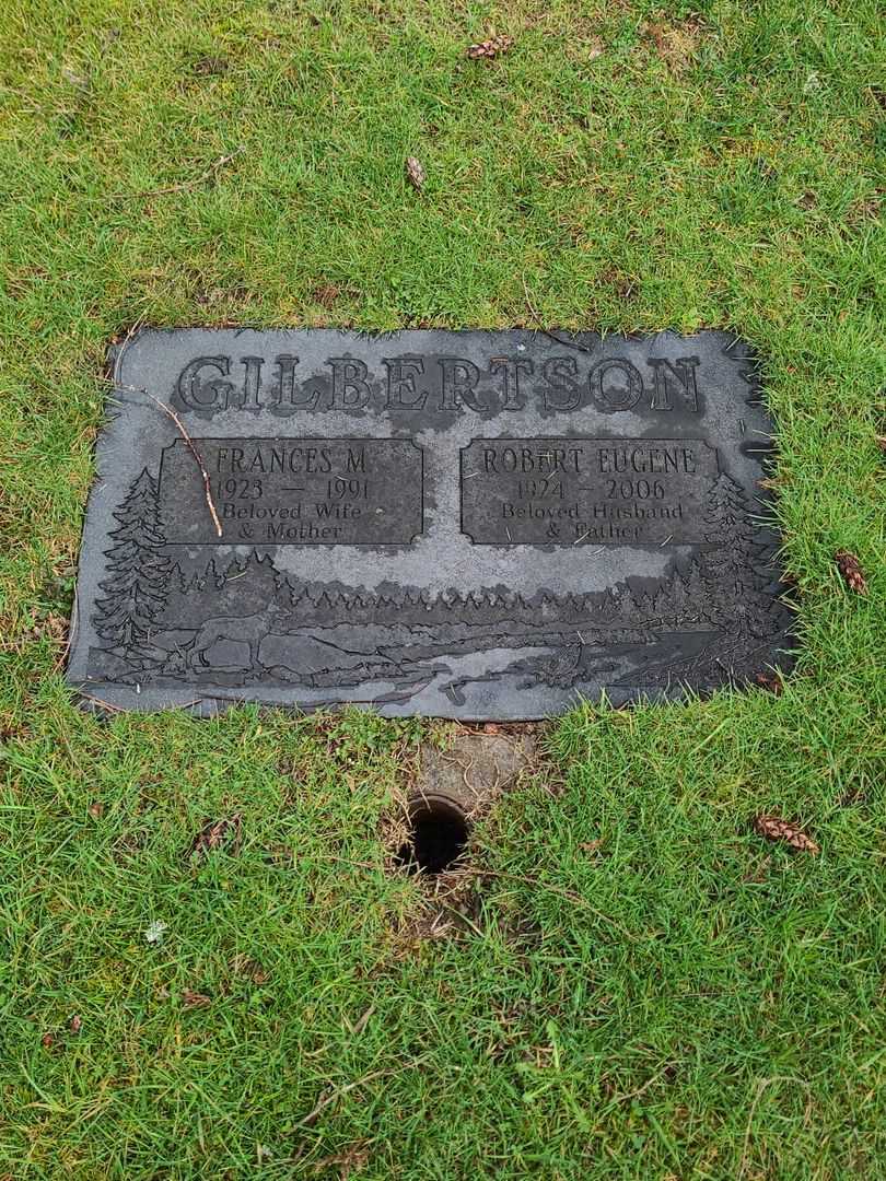Robert Eugene Gilbertson's grave. Photo 1