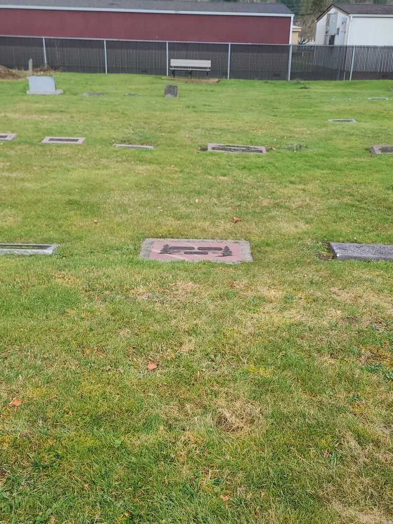 Elva H. Fay's grave. Photo 2