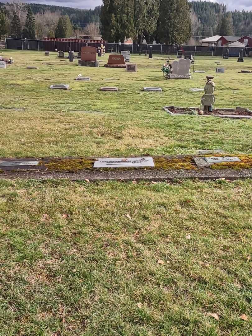 Adaline E. Ogilvie Houston's grave. Photo 1