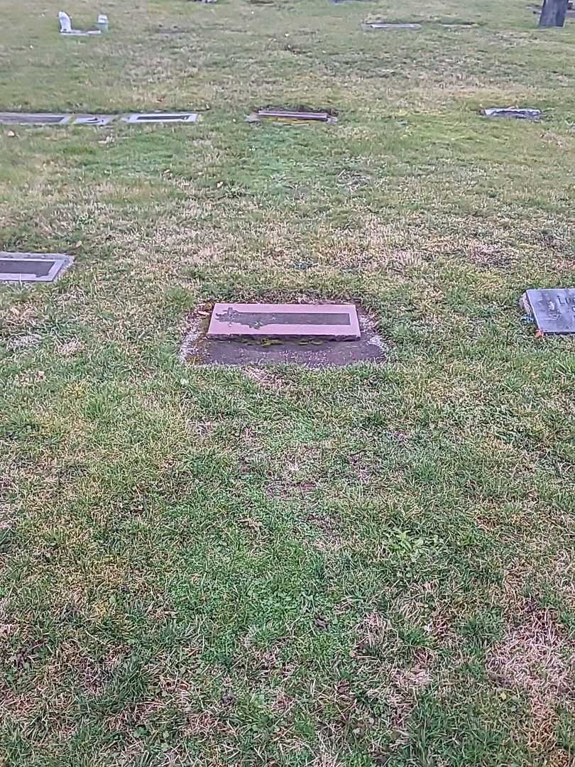 Philomena Verschaeve's grave. Photo 2