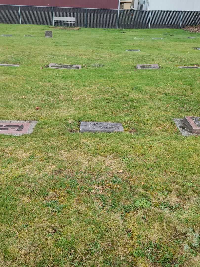 Cecil D. L. "Chub" Fay's grave. Photo 2