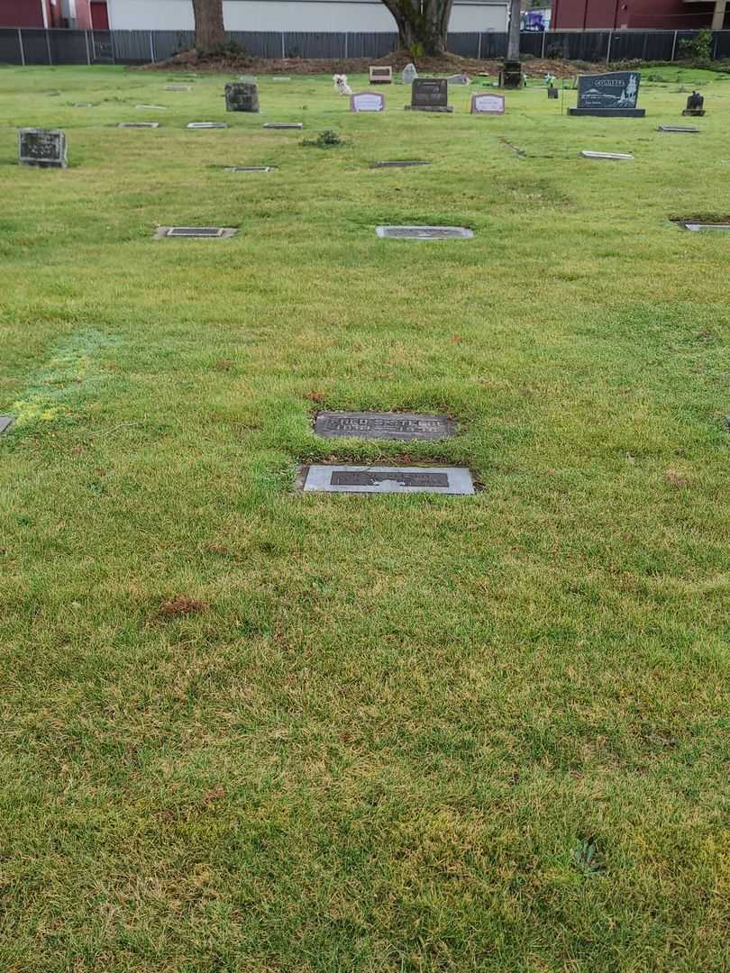 Fred S. Steere's grave. Photo 3