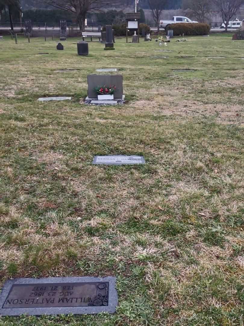 Mark H. Harvold's grave. Photo 3