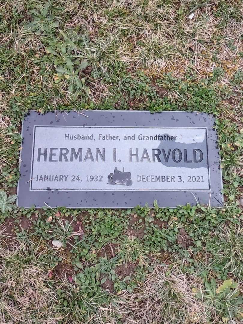 Herman I. Harvold's grave. Photo 4