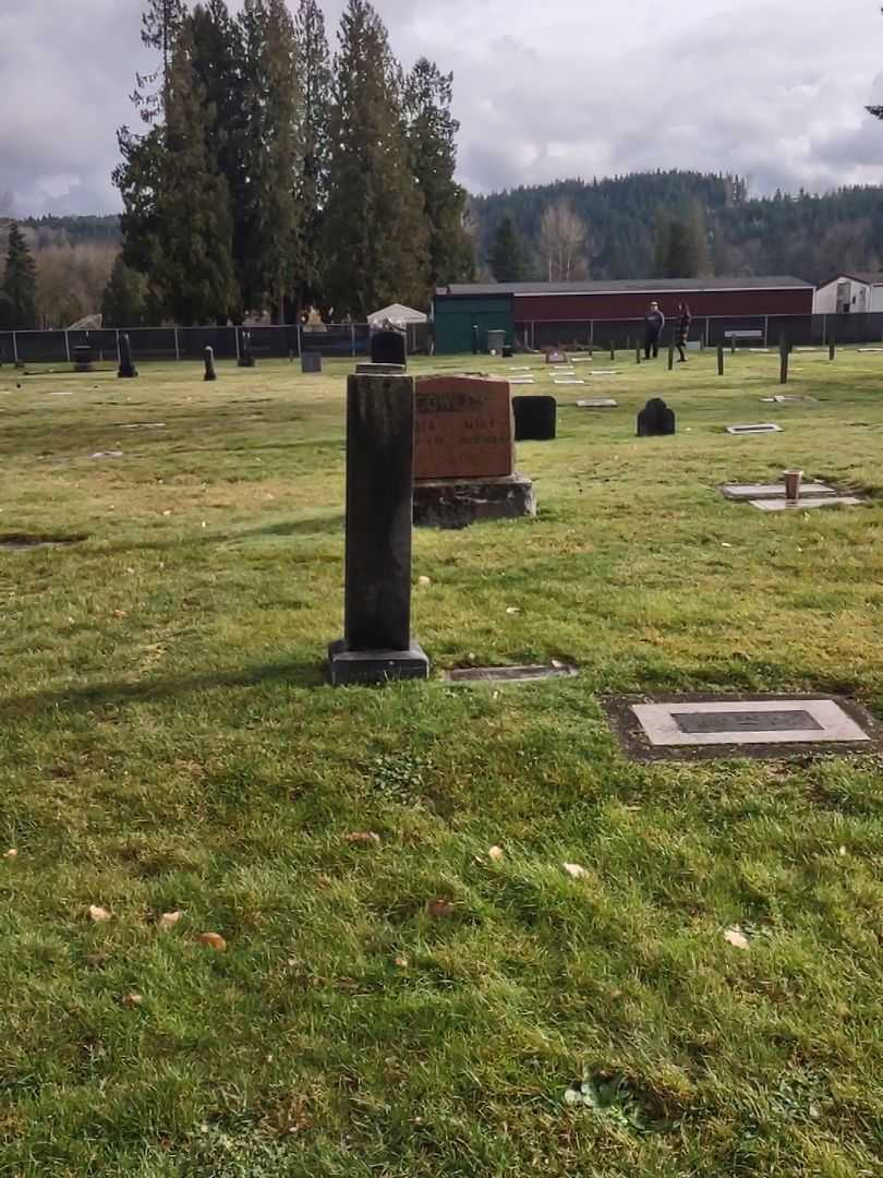 Marietta Larrigan White's grave. Photo 3