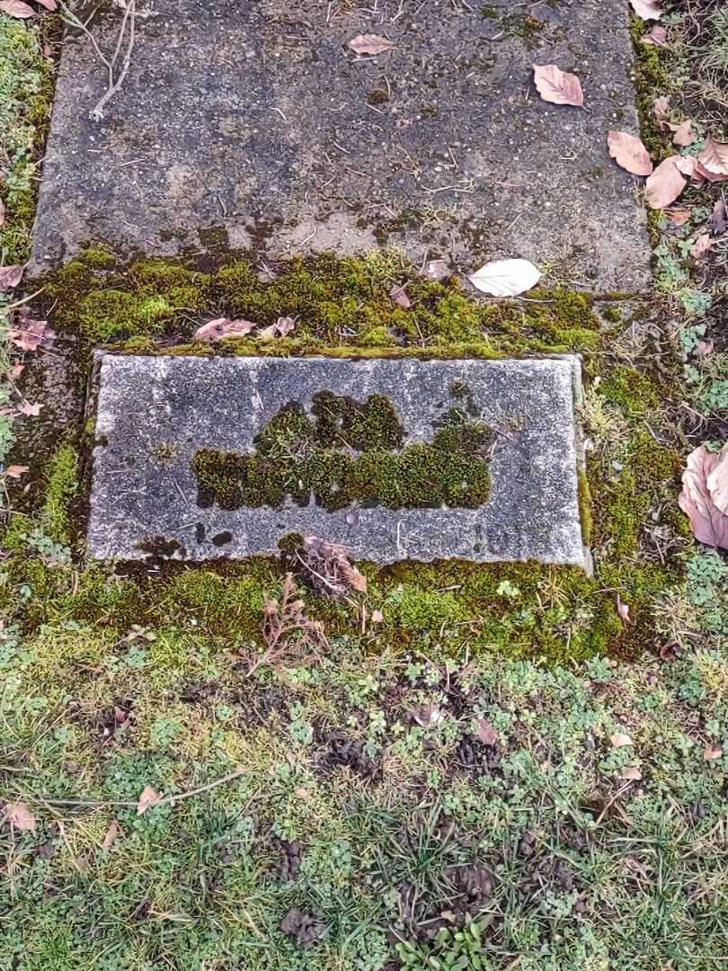 Ada Kindred's grave. Photo 2