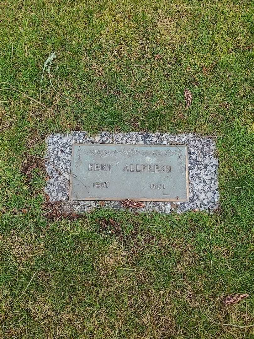 Bert Allpress's grave. Photo 1