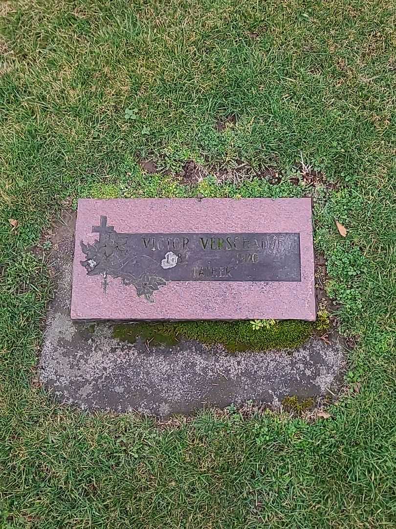 Victor Verschaeve's grave. Photo 2