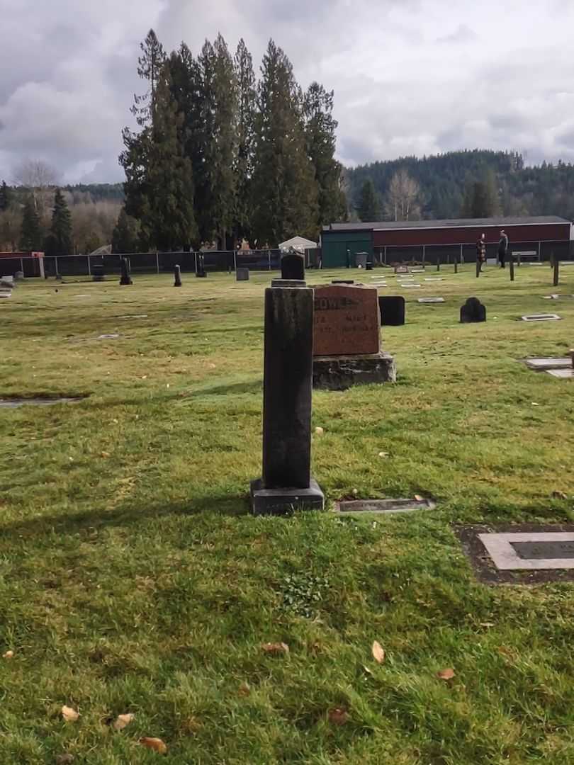 Marietta Larrigan White's grave. Photo 1