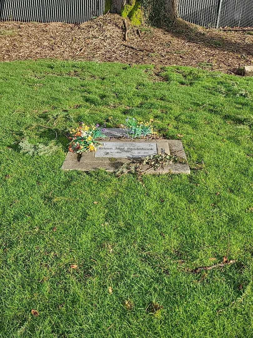 Eileen Mae "Giggi" Sanderbrink's grave. Photo 2