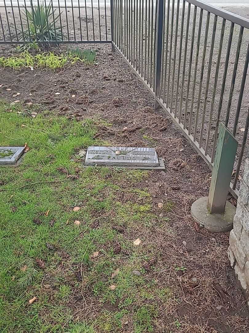 Claude A. Faulds's grave. Photo 1