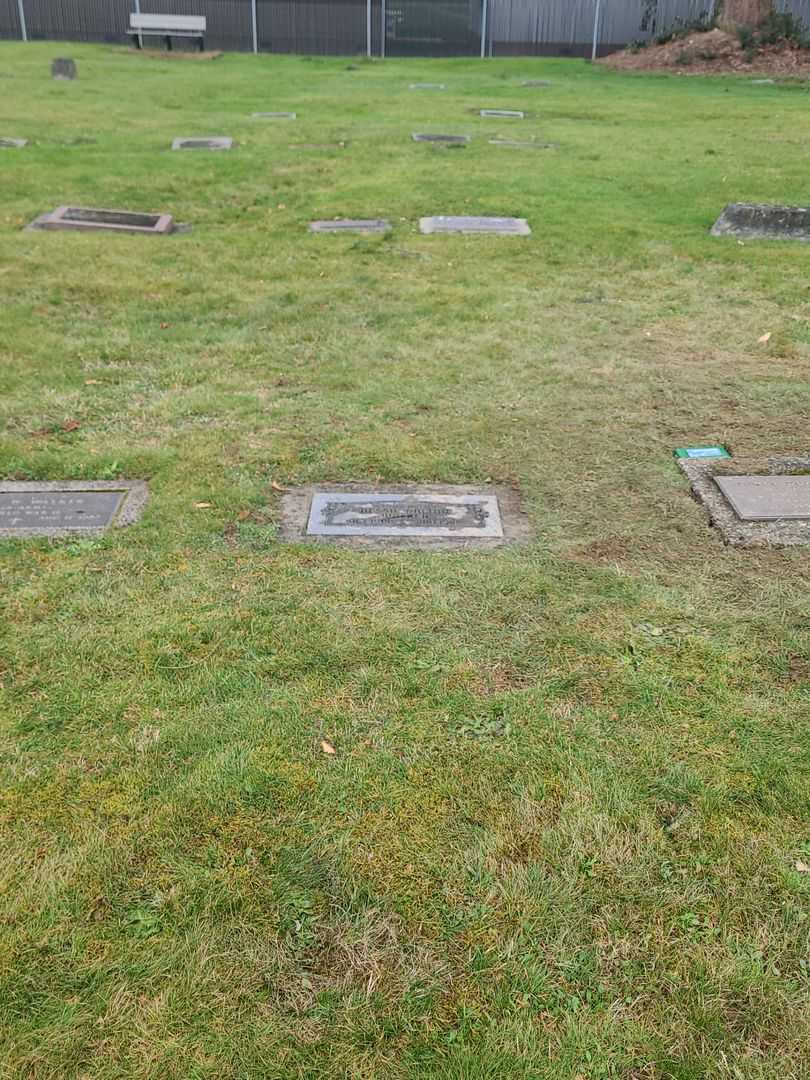 Bessie Dalton Walker's grave. Photo 1