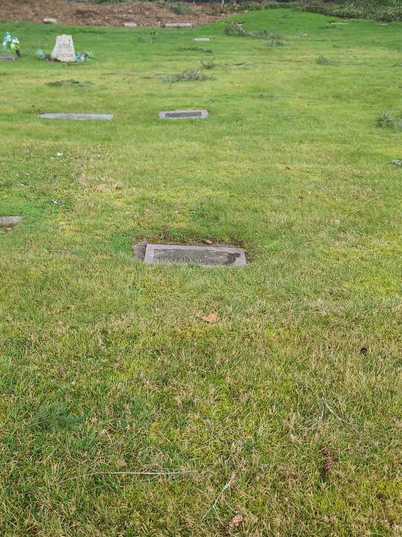 Frank J. Hackel's grave. Photo 2