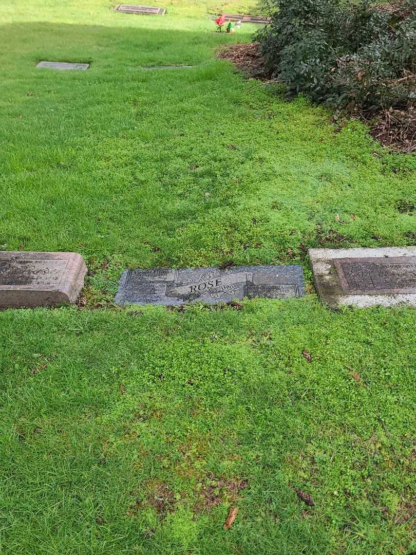 Robert Elwood Rose's grave. Photo 1