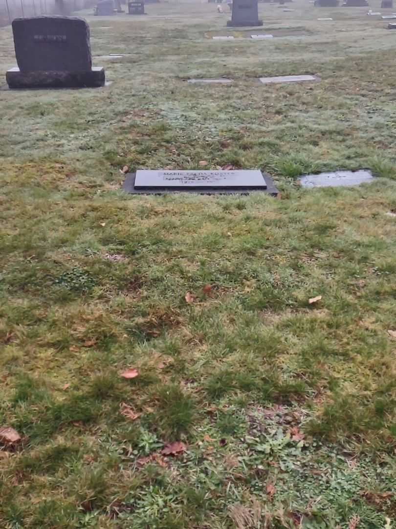 Marie Freda Kooistra Koster's grave. Photo 1