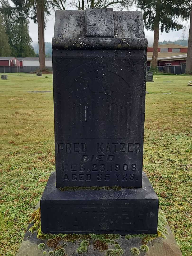 Fred Katzer's grave. Photo 1