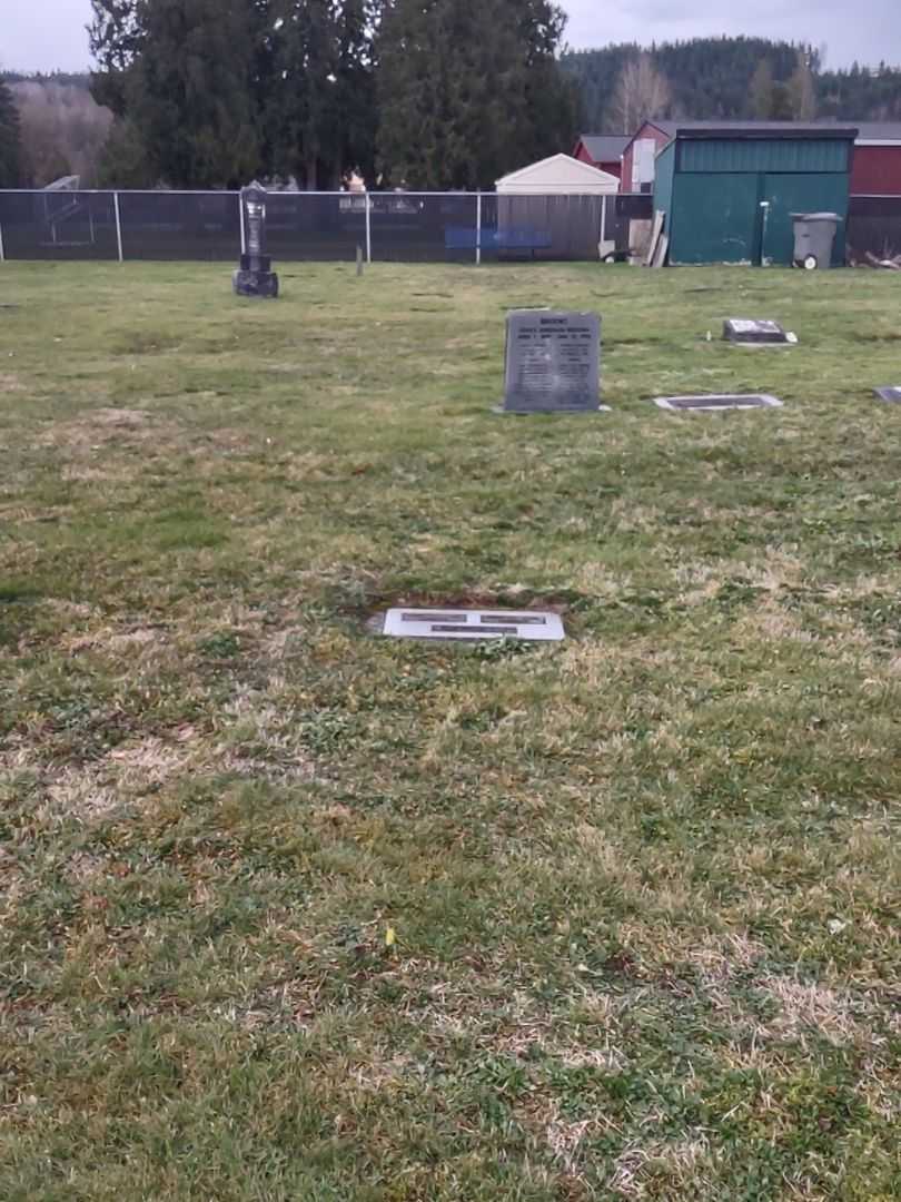 Chris Nelson's grave. Photo 1