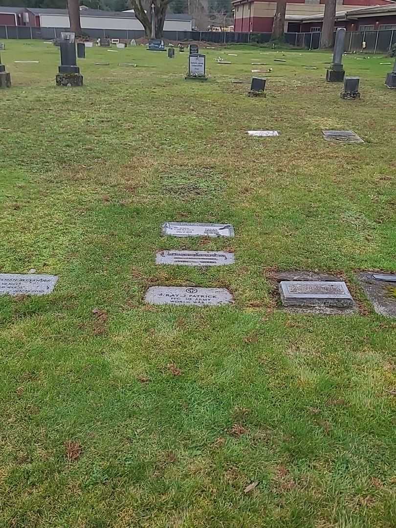 Helen Louse Patrick's grave. Photo 3