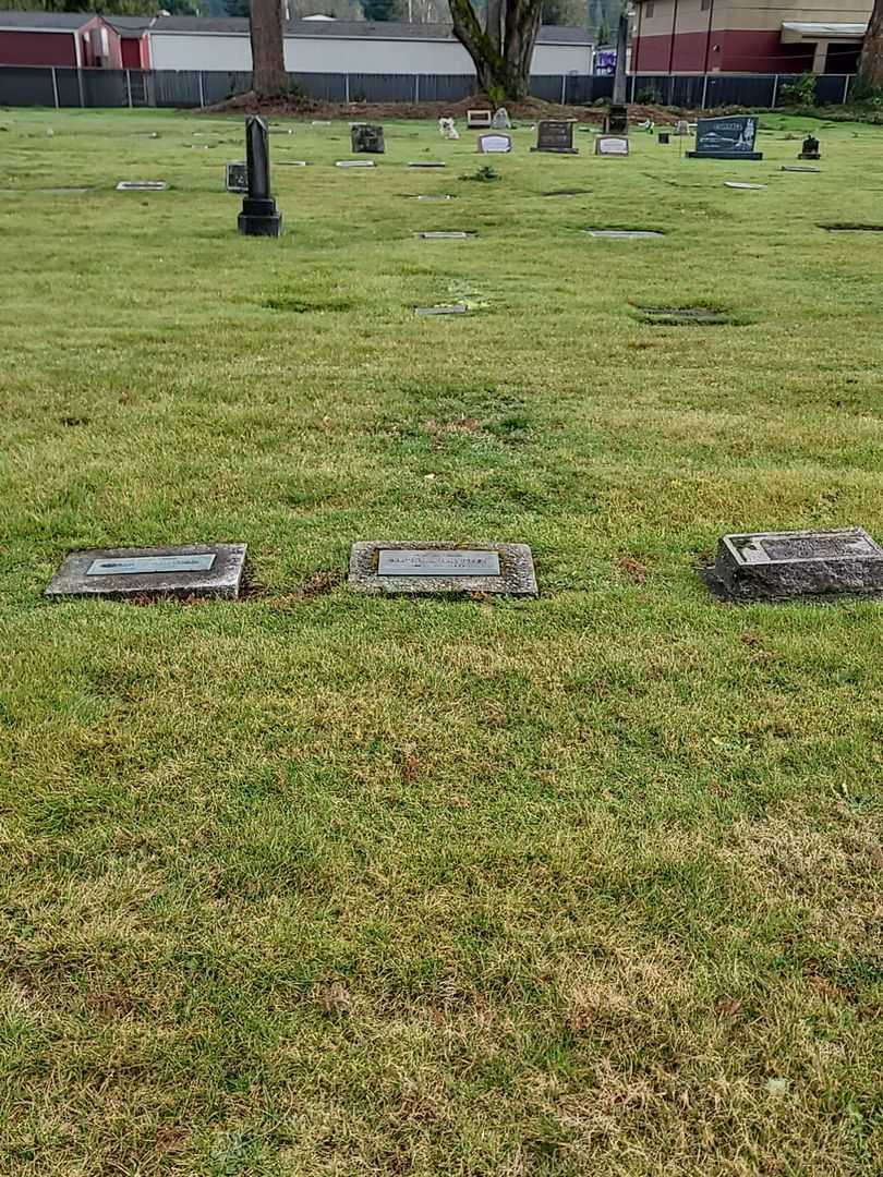 Beatrix K. Halverson's grave. Photo 2