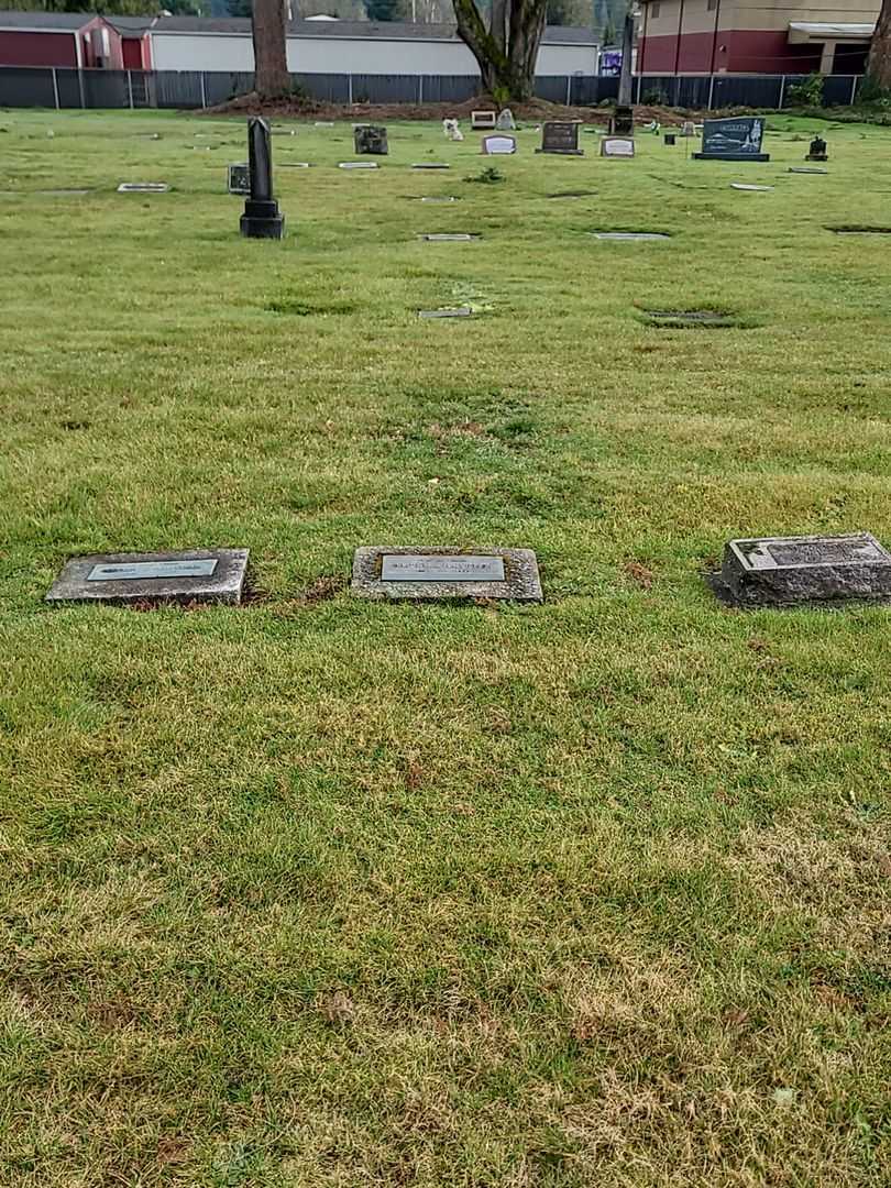 Godfrey E. Halverson's grave. Photo 3